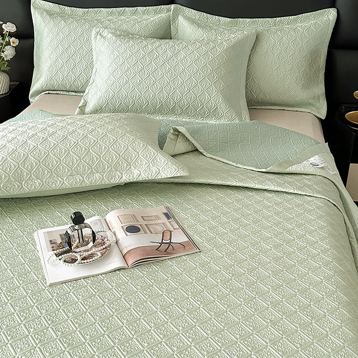 91家纺网 家纺一手货源 找家纺 欧夏家纺 2026新款欧式夏季凉感莱赛尔天丝床盖三件套夹棉床盖床褥直播供货 牛油果绿