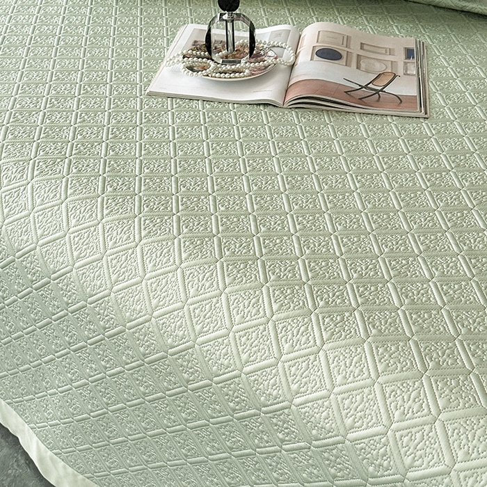 91家纺网 家纺一手货源 找家纺 欧夏家纺 2026新款欧式夏季凉感莱赛尔天丝床盖三件套夹棉床盖床褥直播供货 牛油果绿