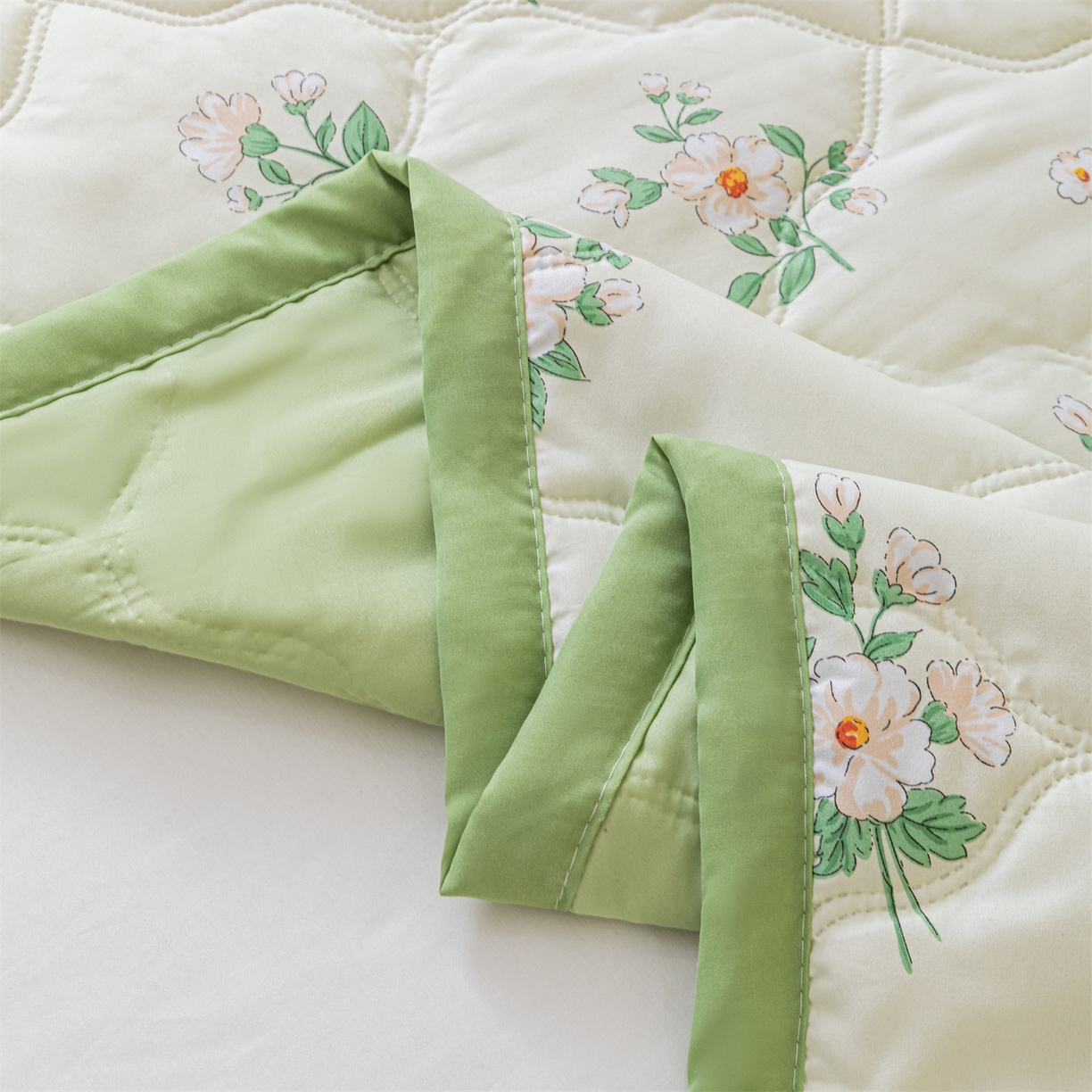 91家纺网 家纺一手货源 找家纺 伊凡 2025新款亲肤磨毛印花夏凉被空调被子薄盖毯被 复古碎花