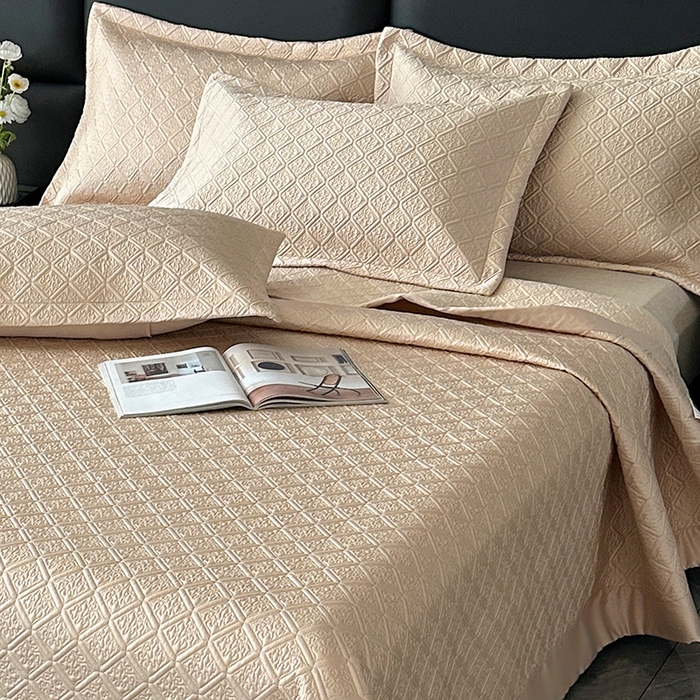 91家纺网 家纺一手货源 找家纺 欧夏家纺 2026新款欧式夏季凉感莱赛尔天丝床盖三件套夹棉床盖床褥直播供货 香槟色