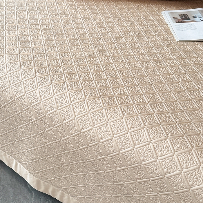 91家纺网 家纺一手货源 找家纺 欧夏家纺 2026新款欧式夏季凉感莱赛尔天丝床盖三件套夹棉床盖床褥直播供货 香槟色