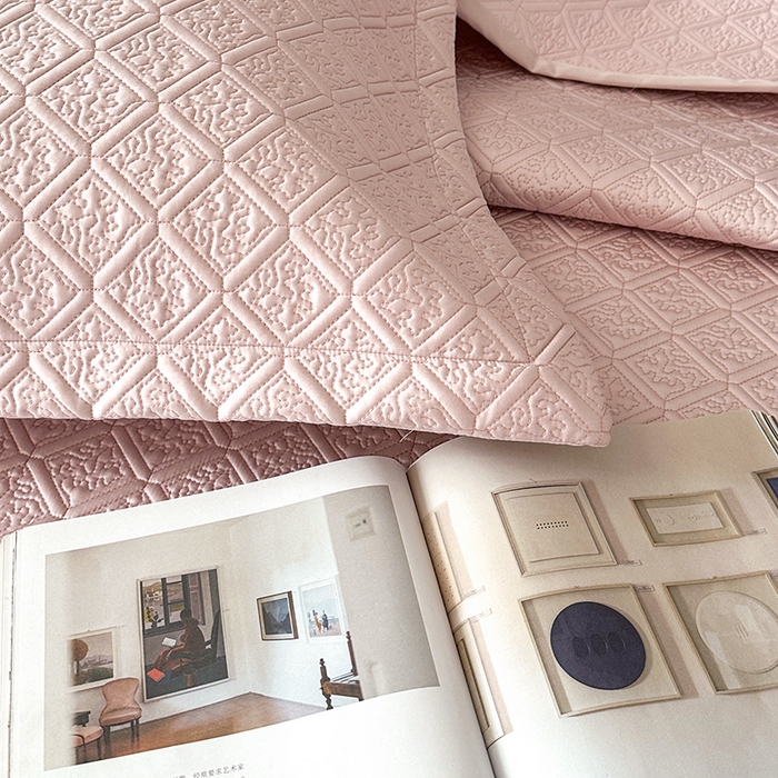 91家纺网 家纺一手货源 找家纺 欧夏家纺 2026新款欧式夏季凉感莱赛尔天丝床盖三件套夹棉床盖床褥直播供货 樱桃紫