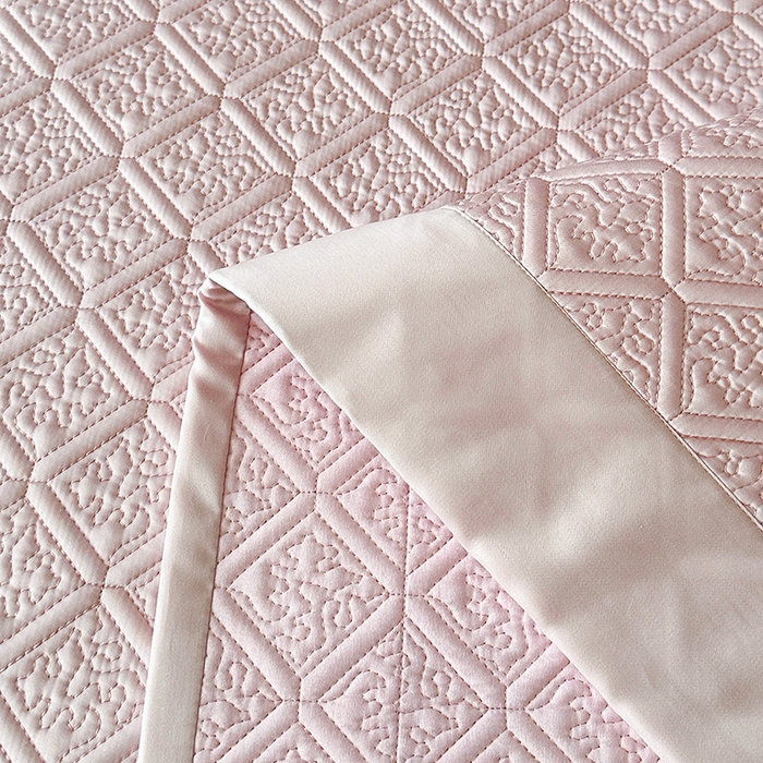 91家纺网 家纺一手货源 找家纺 欧夏家纺 2026新款欧式夏季凉感莱赛尔天丝床盖三件套夹棉床盖床褥直播供货 樱桃紫