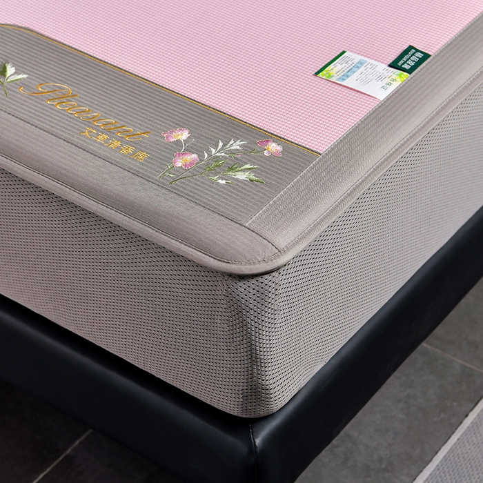 91家纺网 家纺一手货源 找家纺 小牛席业 2026新款艾草清香冰丝席（床笠款）凉席藤席冰藤席冰丝席竹席草席空调席乳胶席豆豆席 艾草清香冰丝席（床笠款）-粉色