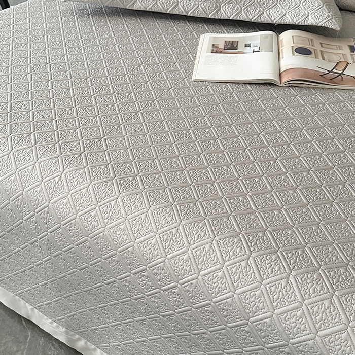 91家纺网 家纺一手货源 找家纺 欧夏家纺 2026新款欧式夏季凉感莱赛尔天丝床盖三件套夹棉床盖床褥直播供货 月光灰