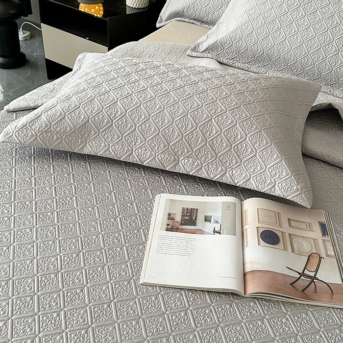 91家纺网 家纺一手货源 找家纺 欧夏家纺 2026新款欧式夏季凉感莱赛尔天丝床盖三件套夹棉床盖床褥直播供货 月光灰