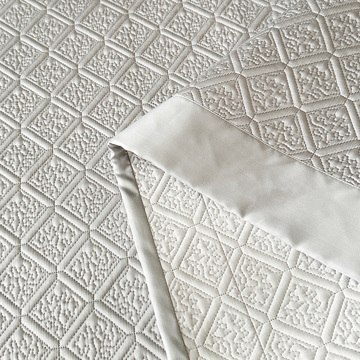 91家纺网 家纺一手货源 找家纺 欧夏家纺 2026新款欧式夏季凉感莱赛尔天丝床盖三件套夹棉床盖床褥直播供货 月光灰