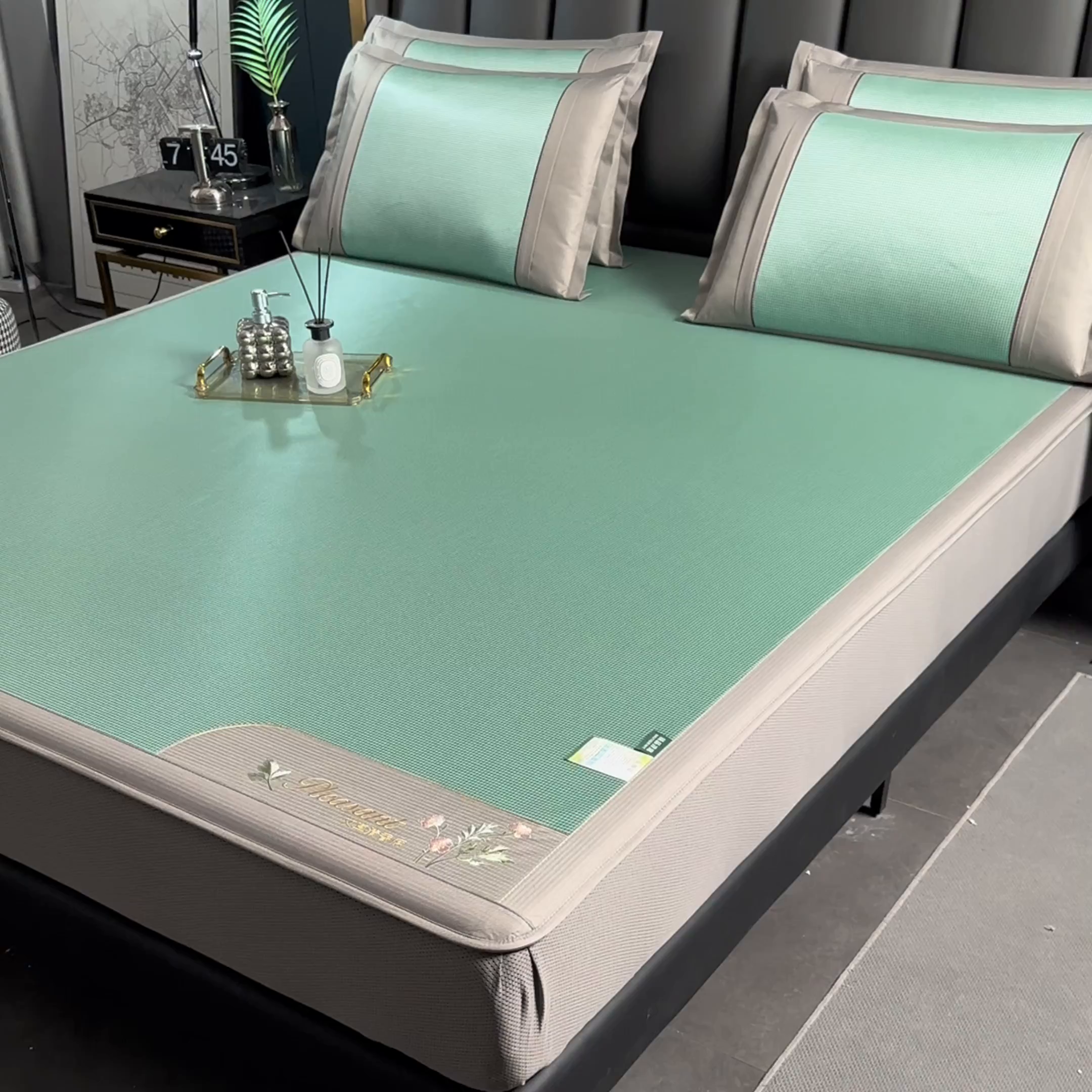 91家纺网 家纺一手货源 找家纺 小牛席业 2026新款艾草清香冰丝席（床笠款）凉席藤席冰藤席冰丝席竹席草席空调席乳胶席豆豆席 艾草清香冰丝席（床笠款）-绿色