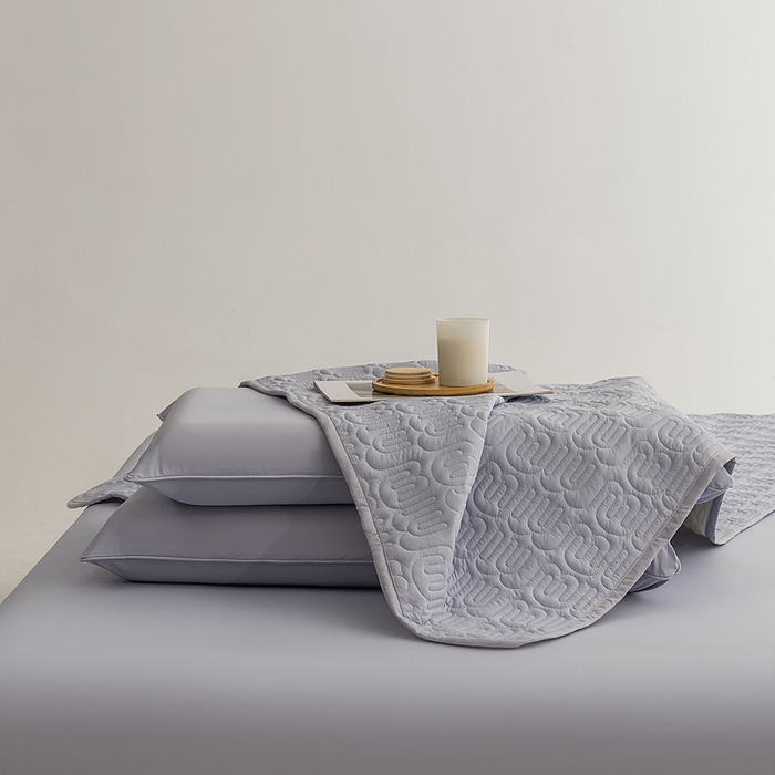 91家纺网 家纺一手货源 找家纺 恩和家纺 2026新款锦氨凉感丝夹棉床护垫 冰美式凉感垫 芦花灰