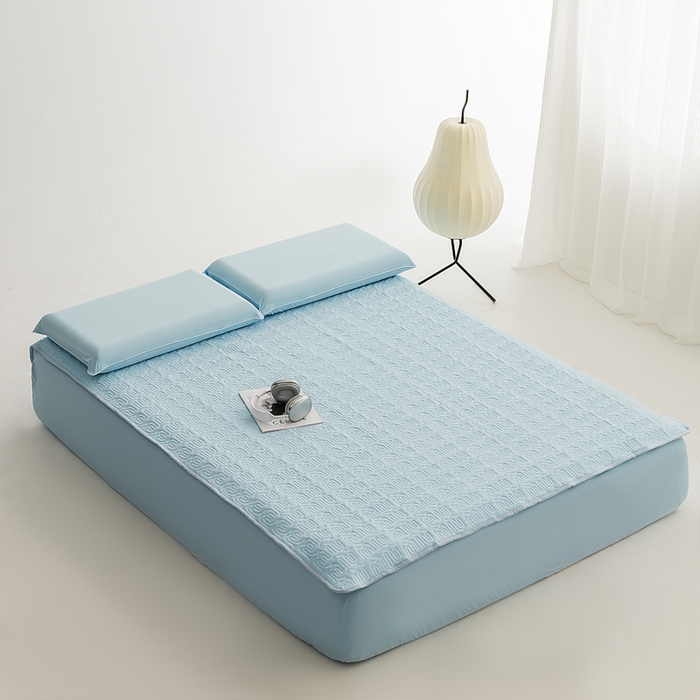 91家纺网 家纺一手货源 找家纺 恩和家纺 2026新款锦氨凉感丝夹棉床护垫 冰美式凉感垫 水花兰