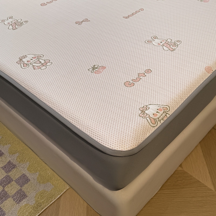 91家纺网 家纺一手货源 找家纺 （总）凯罗 2026新款卡通实拍小红书爆款凉豆豆绣花凉席床笠可水洗床笠席子