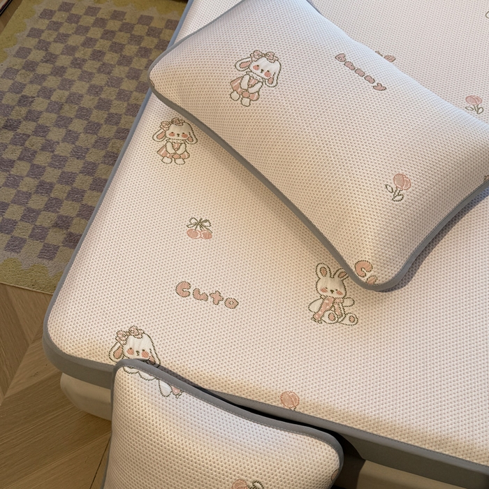 91家纺网 家纺一手货源 找家纺 （总）凯罗 2026新款卡通实拍小红书爆款凉豆豆绣花凉席床笠可水洗床笠席子