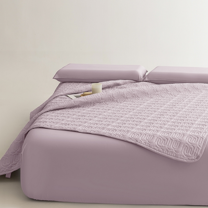 91家纺网 家纺一手货源 找家纺 恩和家纺 2026新款锦氨凉感丝夹棉床护垫 冰美式凉感垫 仙女紫