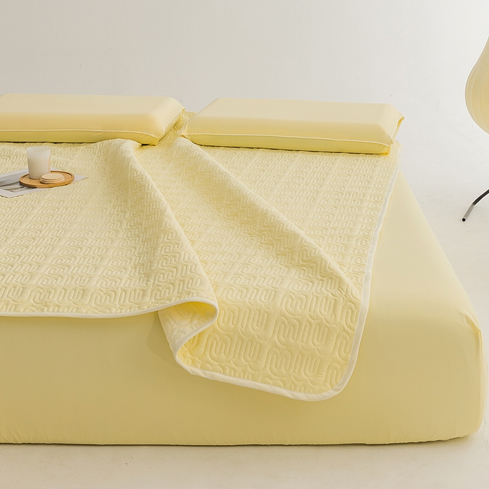 91家纺网 家纺一手货源 找家纺 恩和家纺 2026新款锦氨凉感丝夹棉床护垫 冰美式凉感垫 小鸡黄