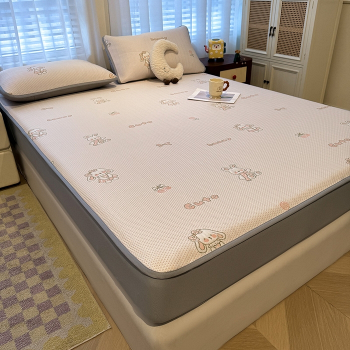 91家纺网 家纺一手货源 找家纺 凯罗 2026新款卡通实拍小红书爆款凉豆豆绣花凉席床笠可水洗床笠席子 兔叽乖乖