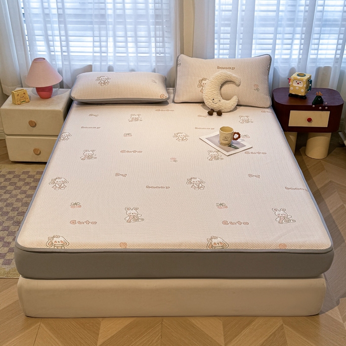 91家纺网 家纺一手货源 找家纺 凯罗 2026新款卡通实拍小红书爆款凉豆豆绣花凉席床笠可水洗床笠席子 兔叽乖乖