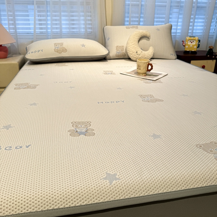 91家纺网 家纺一手货源 找家纺 凯罗 2026新款卡通实拍小红书爆款凉豆豆绣花凉席床笠可水洗床笠席子 布丁萌萌熊