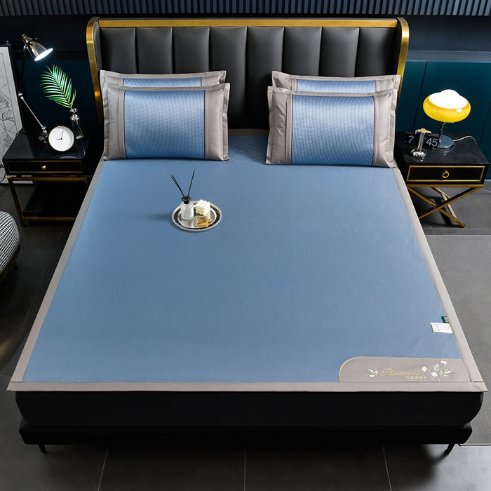 91家纺网 家纺一手货源 找家纺 小牛席业 2026新款艾草清香冰丝席系列凉席藤席冰藤席冰丝席竹席草席空调席乳胶席豆豆席 艾草清香冰丝席-蓝色