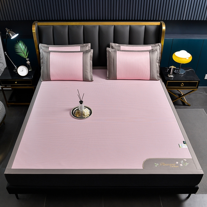 91家纺网 家纺一手货源 找家纺 小牛席业 2026新款艾草清香冰丝席系列凉席藤席冰藤席冰丝席竹席草席空调席乳胶席豆豆席 艾草清香冰丝席-粉色