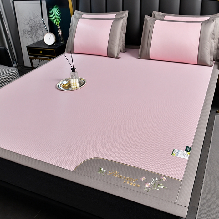 91家纺网 家纺一手货源 找家纺 小牛席业 2026新款艾草清香冰丝席系列凉席藤席冰藤席冰丝席竹席草席空调席乳胶席豆豆席 艾草清香冰丝席-粉色