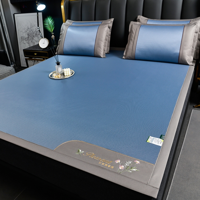 91家纺网 家纺一手货源 找家纺 小牛席业 2026新款艾草清香冰丝席系列凉席藤席冰藤席冰丝席竹席草席空调席乳胶席豆豆席 艾草清香冰丝席-蓝色