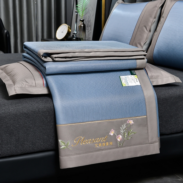 91家纺网 家纺一手货源 找家纺 小牛席业 2026新款艾草清香冰丝席系列凉席藤席冰藤席冰丝席竹席草席空调席乳胶席豆豆席 艾草清香冰丝席-蓝色