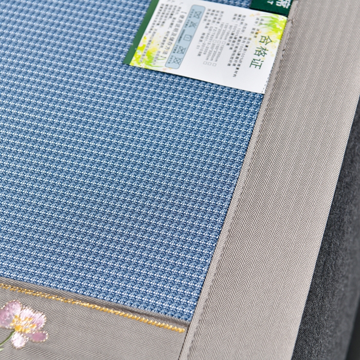 91家纺网 家纺一手货源 找家纺 小牛席业 2026新款艾草清香冰丝席系列凉席藤席冰藤席冰丝席竹席草席空调席乳胶席豆豆席 艾草清香冰丝席-蓝色