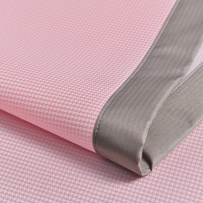 91家纺网 家纺一手货源 找家纺 小牛席业 2026新款艾草清香冰丝席系列凉席藤席冰藤席冰丝席竹席草席空调席乳胶席豆豆席 艾草清香冰丝席-粉色