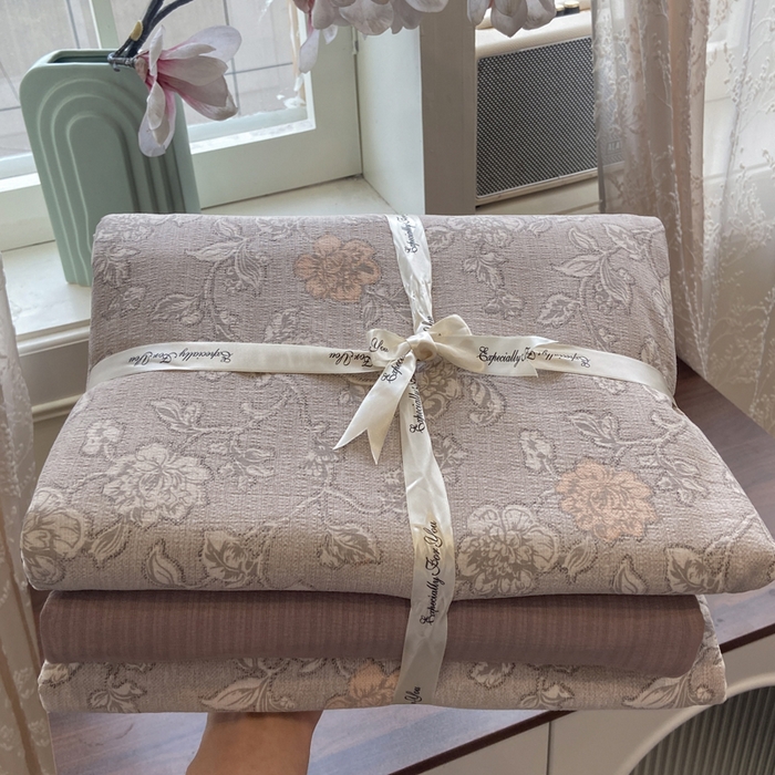 91家纺网 家纺一手货源 找家纺 雅阁尔家纺 2026新款轻奢复古美拉德风泡芙棉四件套水洗棉双层纱床单被套学生宿舍三件套床笠款 风华若诗