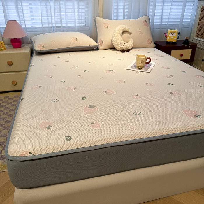 91家纺网 家纺一手货源 找家纺 凯罗 2026新款卡通实拍小红书爆款凉豆豆绣花凉席床笠可水洗床笠席子 波点草莓-粉