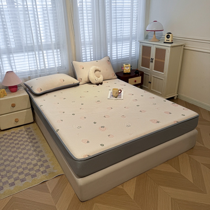 91家纺网 家纺一手货源 找家纺 凯罗 2026新款卡通实拍小红书爆款凉豆豆绣花凉席床笠可水洗床笠席子 波点草莓-粉