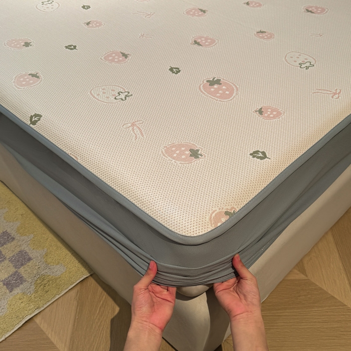 91家纺网 家纺一手货源 找家纺 凯罗 2026新款卡通实拍小红书爆款凉豆豆绣花凉席床笠可水洗床笠席子 波点草莓-粉