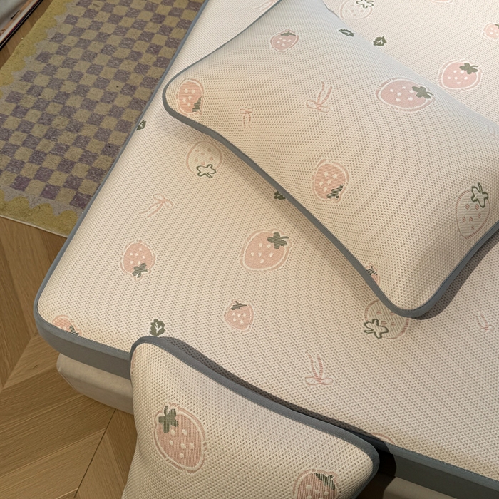 91家纺网 家纺一手货源 找家纺 凯罗 2026新款卡通实拍小红书爆款凉豆豆绣花凉席床笠可水洗床笠席子 波点草莓-粉