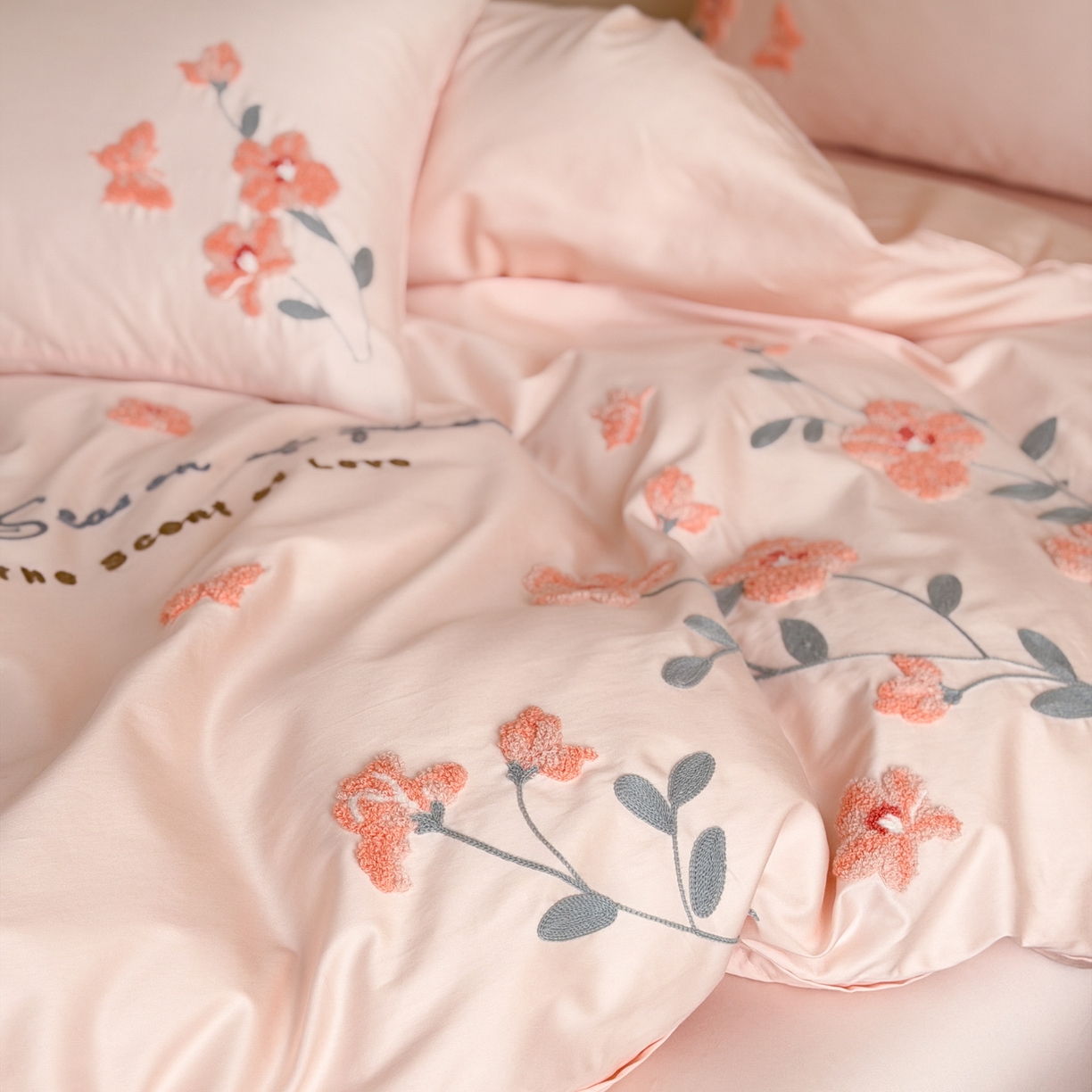 91家纺网 家纺一手货源 找家纺 （总）优彩 2026春夏新款A类100支长绒棉毛巾绣四件套系列