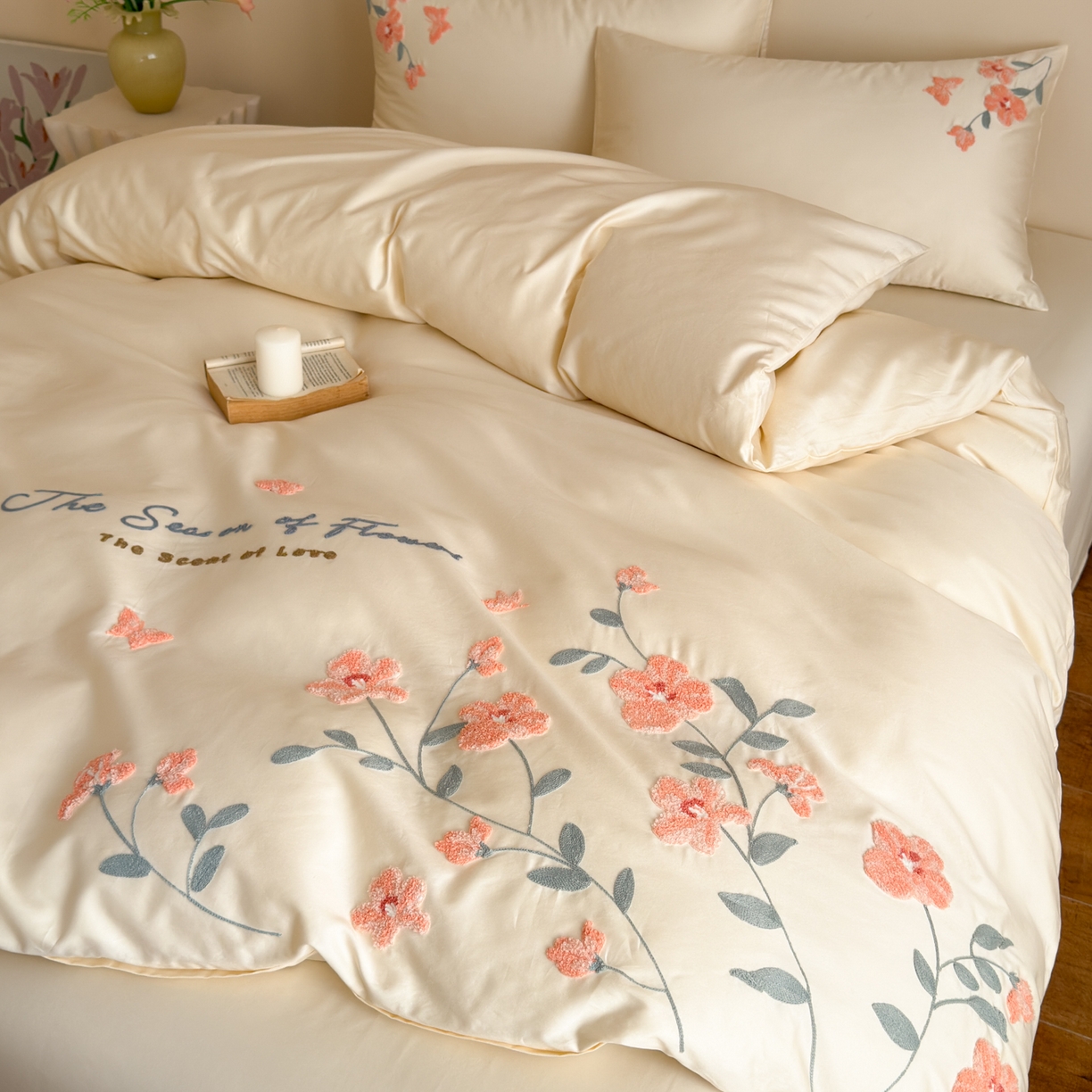 91家纺网 家纺一手货源 找家纺 优彩 2026春夏新款A类100支长绒棉毛巾绣四件套系列 满庭芳-奶油白