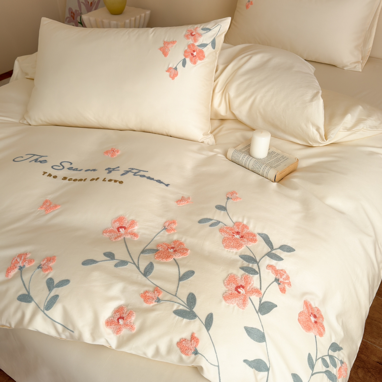 91家纺网 家纺一手货源 找家纺 优彩 2026春夏新款A类100支长绒棉毛巾绣四件套系列 满庭芳-奶油白