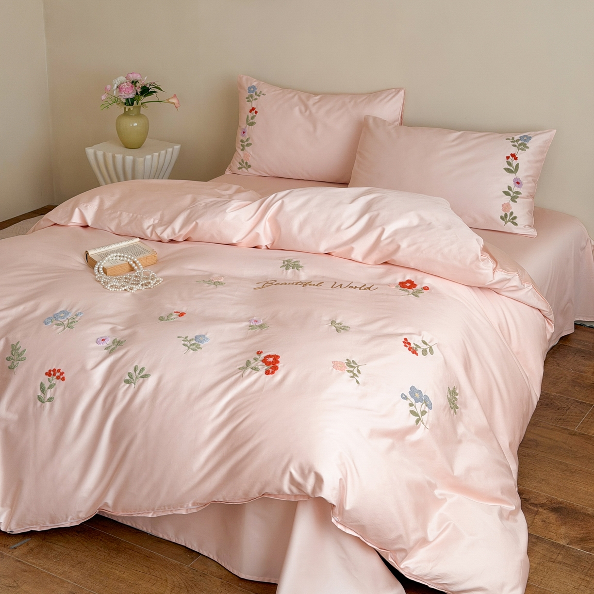 91家纺网 家纺一手货源 找家纺 优彩 2026春夏新款A类100支长绒棉毛巾绣四件套系列 醉花阴-粉