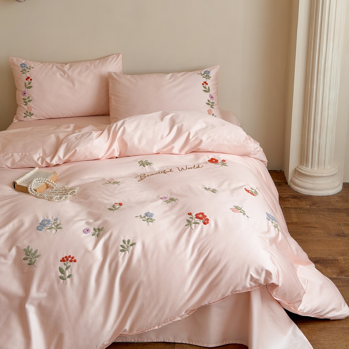 91家纺网 家纺一手货源 找家纺 优彩 2026春夏新款A类100支长绒棉毛巾绣四件套系列 醉花阴-粉