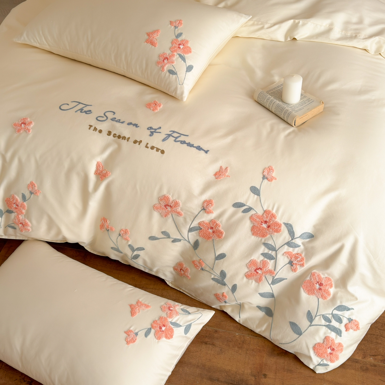 91家纺网 家纺一手货源 找家纺 优彩 2026春夏新款A类100支长绒棉毛巾绣四件套系列 满庭芳-奶油白