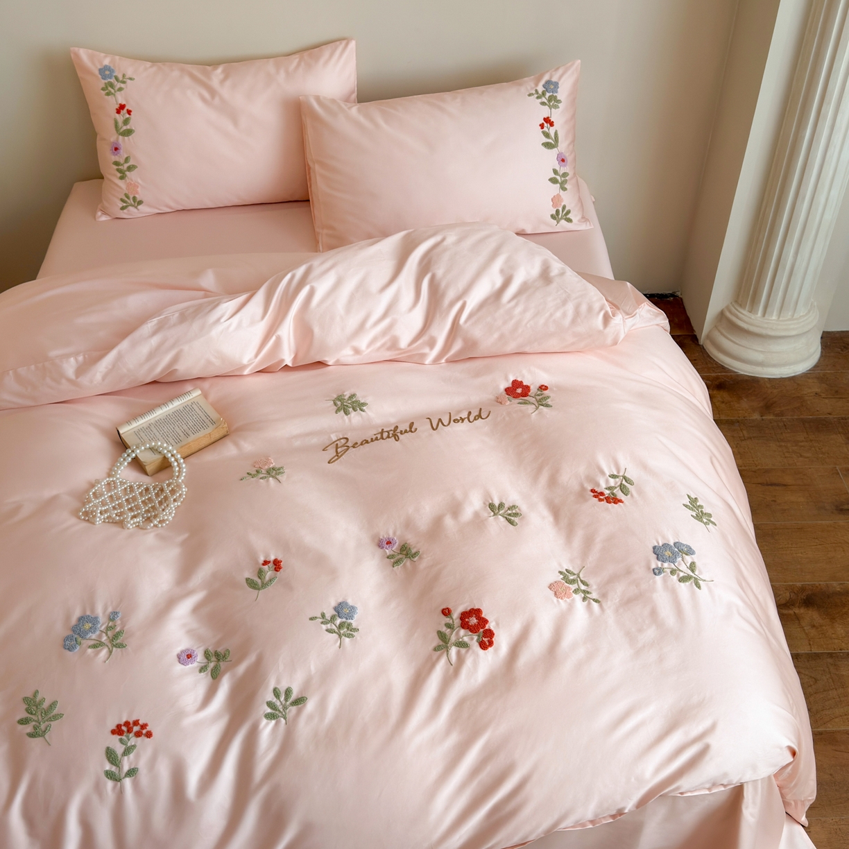 91家纺网 家纺一手货源 找家纺 优彩 2026春夏新款A类100支长绒棉毛巾绣四件套系列 醉花阴-粉