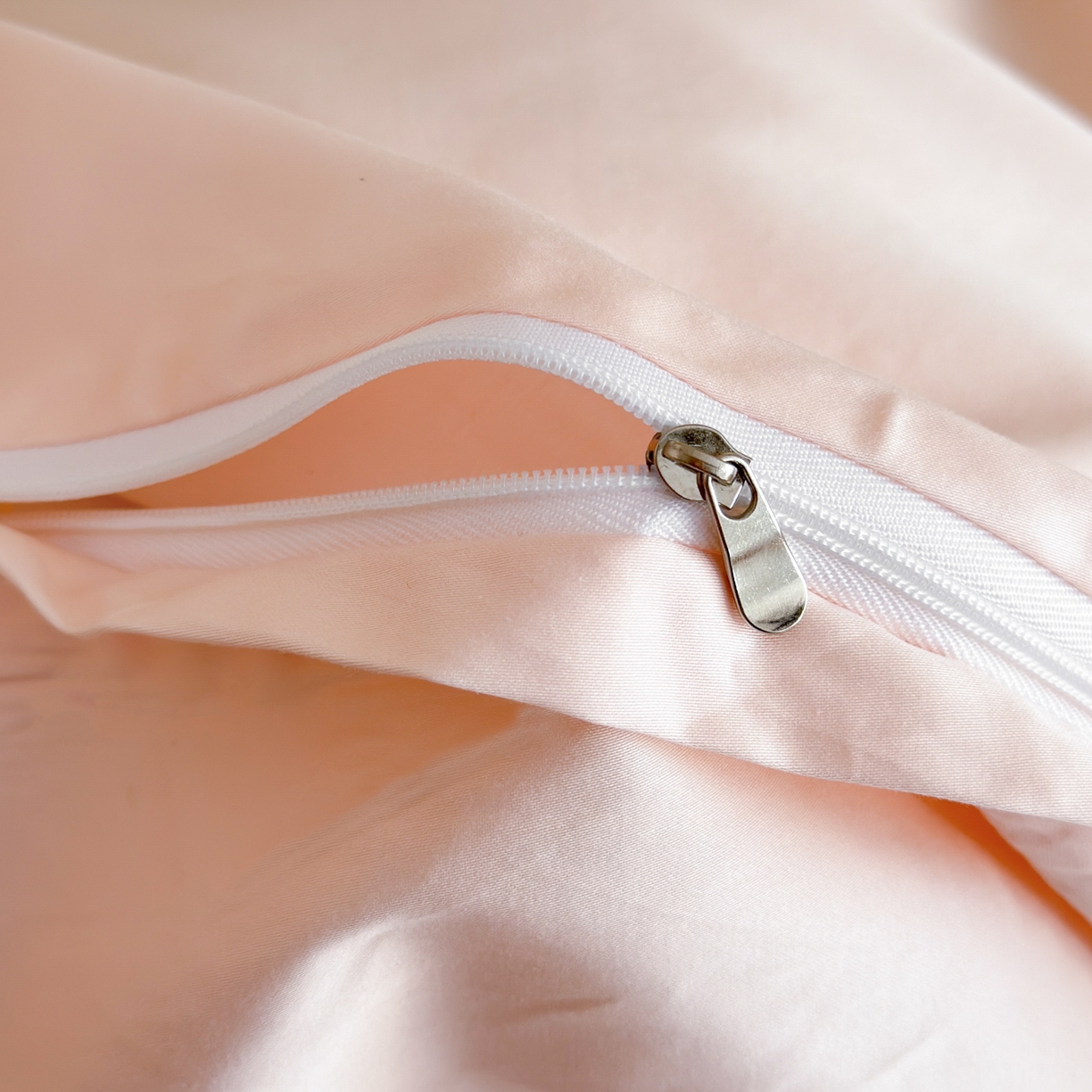 91家纺网 家纺一手货源 找家纺 优彩 2026春夏新款A类100支长绒棉毛巾绣四件套系列 醉花阴-粉