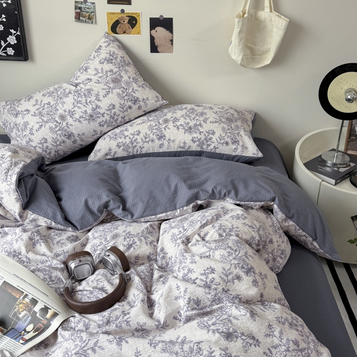 91家纺网 家纺一手货源 找家纺 雅阁尔家纺 2026新款轻奢复古美拉德风泡芙棉四件套水洗棉双层纱床单被套学生宿舍三件套床笠款 青花瓷