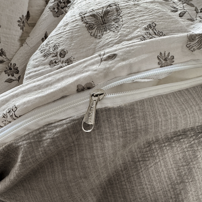 91家纺网 家纺一手货源 找家纺 雅阁尔家纺 2026新款轻奢复古美拉德风泡芙棉四件套水洗棉双层纱床单被套学生宿舍三件套床笠款 素蝶吟