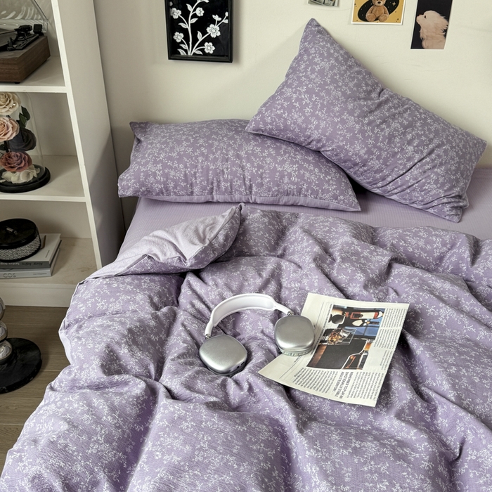 91家纺网 家纺一手货源 找家纺 雅阁尔家纺 2026新款轻奢复古美拉德风泡芙棉四件套水洗棉双层纱床单被套学生宿舍三件套床笠款 紫萝漫想