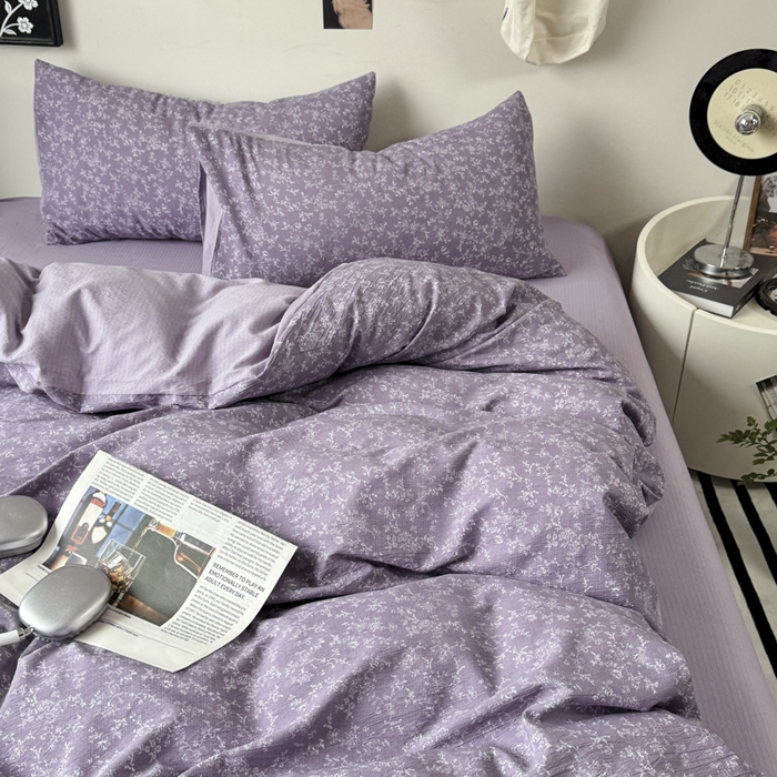 91家纺网 家纺一手货源 找家纺 雅阁尔家纺 2026新款轻奢复古美拉德风泡芙棉四件套水洗棉双层纱床单被套学生宿舍三件套床笠款 紫萝漫想