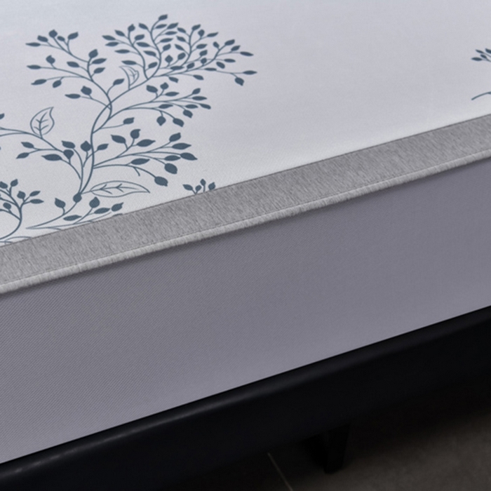 91家纺网 家纺一手货源 找家纺 小牛席业 2025新款加厚款-碳光凉感冰丝席系列（床笠款）凉席藤席冰藤席冰丝席竹席空调席草席乳胶席凉感豆豆席三 清新叶语-灰（床笠款）