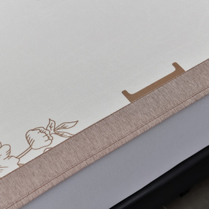 91家纺网 家纺一手货源 找家纺 小牛席业 2025新款加厚款-碳光凉感冰丝席系列（床笠款）凉席藤席冰藤席冰丝席竹席空调席草席乳胶席凉感豆豆席三 轻奢赫本（床笠款）