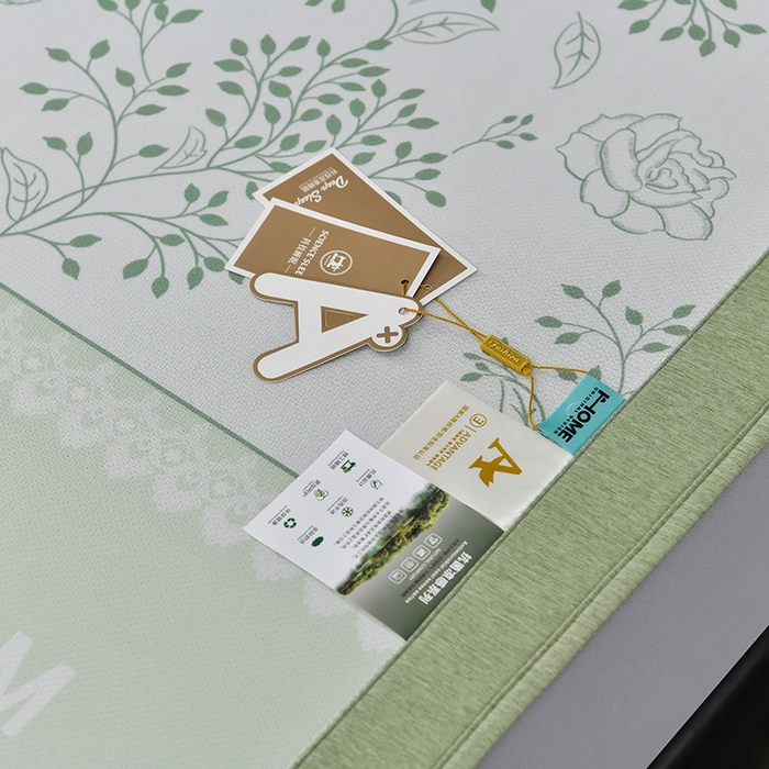 91家纺网 家纺一手货源 找家纺 小牛席业 2025新款加厚款-碳光凉感冰丝席系列（床笠款）凉席藤席冰藤席冰丝席竹席空调席草席乳胶席凉感豆豆席三 清新叶语-绿（床笠款）