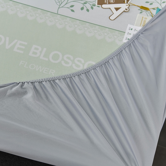 91家纺网 家纺一手货源 找家纺 小牛席业 2025新款加厚款-碳光凉感冰丝席系列（床笠款）凉席藤席冰藤席冰丝席竹席空调席草席乳胶席凉感豆豆席三 清新叶语-绿（床笠款）