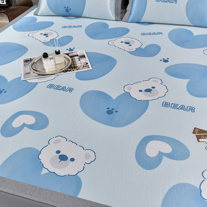 91家纺网 家纺一手货源 找家纺 小牛席业 2025新款加厚款-碳光凉感冰丝席系列（床笠款）凉席藤席冰藤席冰丝席竹席空调席草席乳胶席凉感豆豆席三 贝贝熊（床笠款）